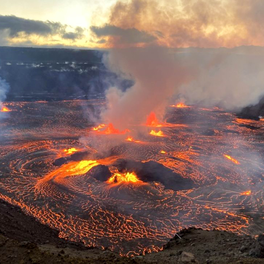 bluehawaiian helicopter around the volcanoes active