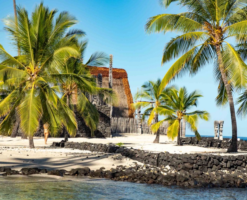 Puuhonua Place of Refuge Hale Statues