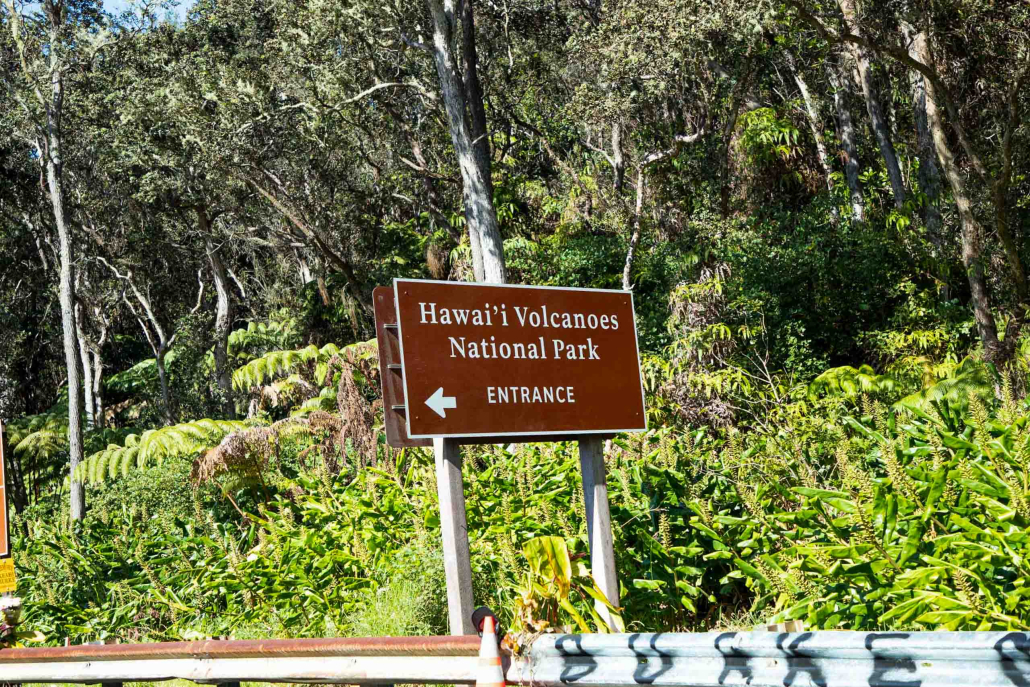 hawaii volcanoes national park entrance sign big island