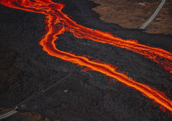 stunning picture of mauna loa eruption big island paradisecopters