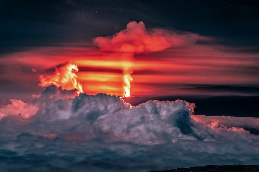 the immense power of mauna loa picture of the eruption in hawaii