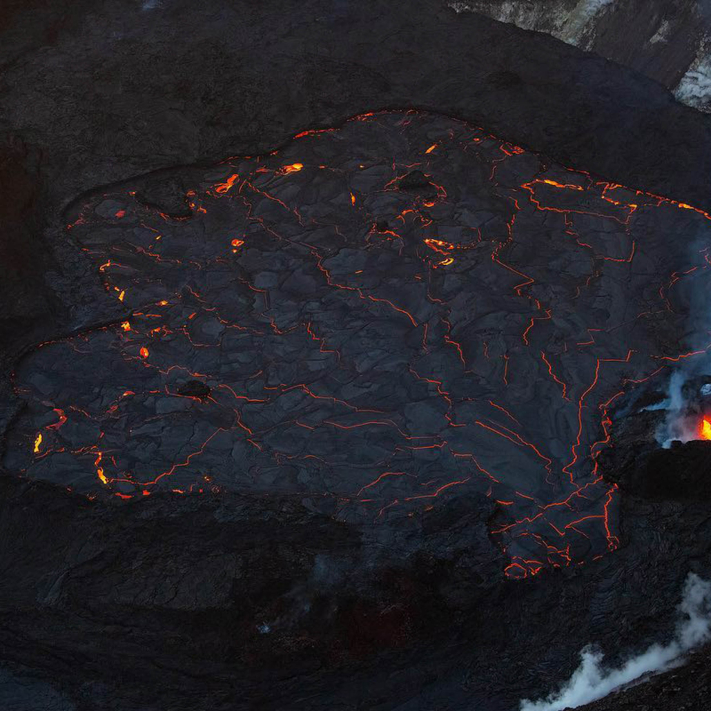 sporadic overflows continue to occur along the ponds and lakes outer margins big island paradise helicopters 