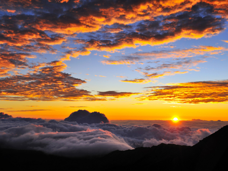 sunrise on the summit of haleakala maui