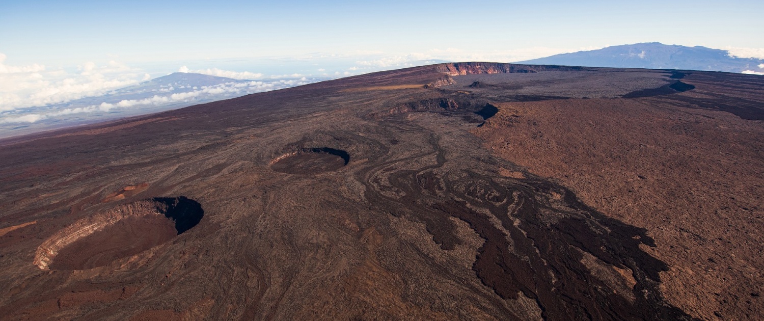 a view of mauna loas summit with pit craters mauna loa overflight paradise helicopters big island july