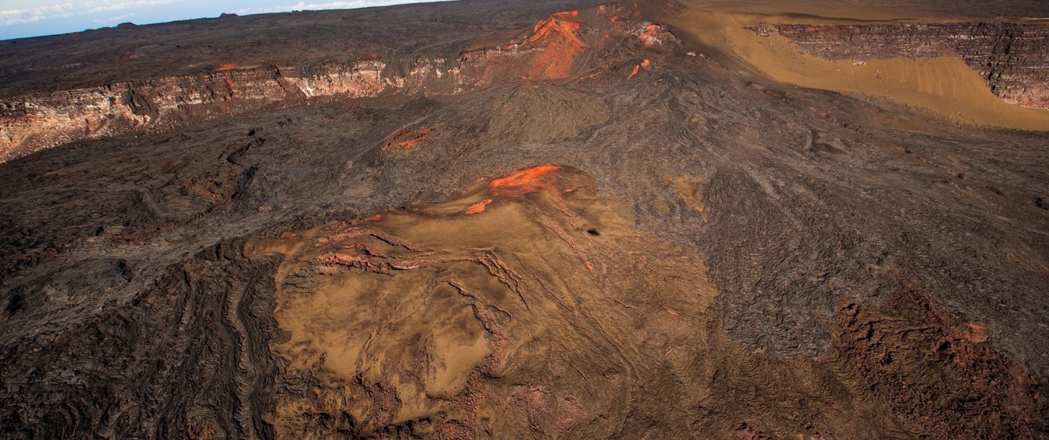 mauna loa overflight a view of mokuaweoweos southwest rim paradise helicopters