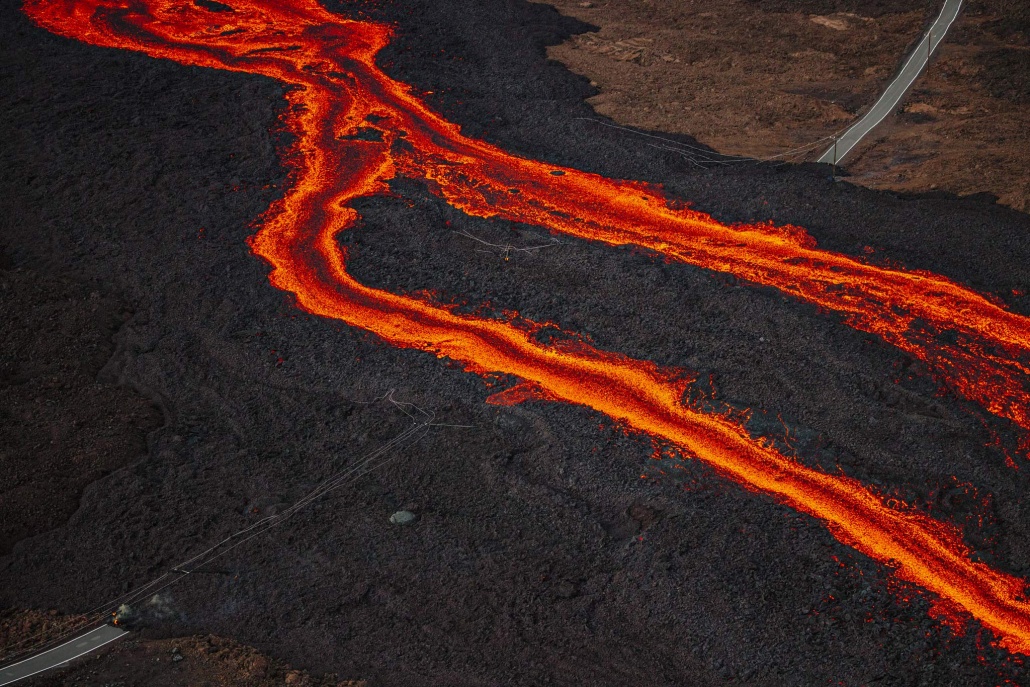 stunning picture of mauna loa eruption big island paradisecopters