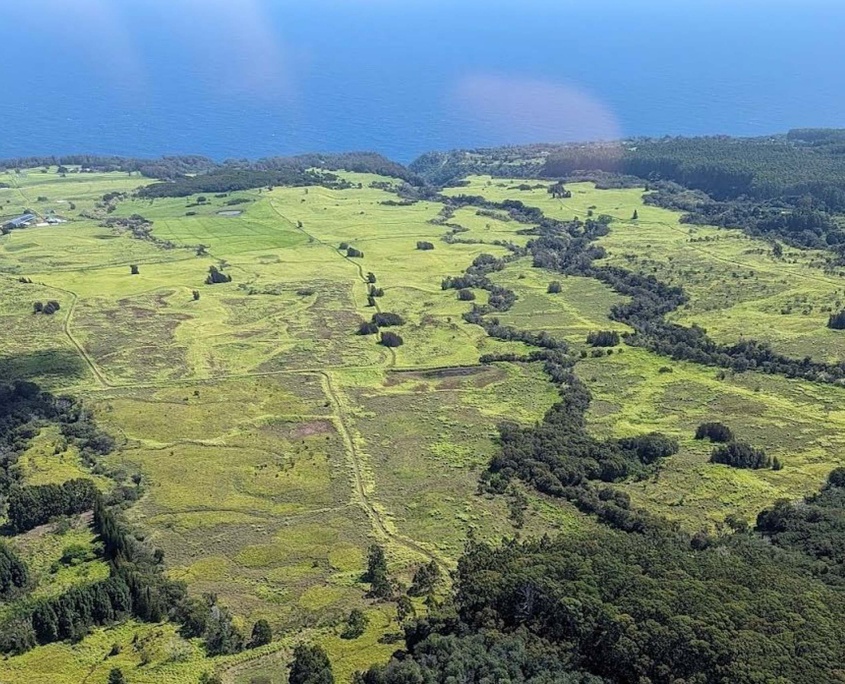 sunshinehelicopter exploring the big island slide